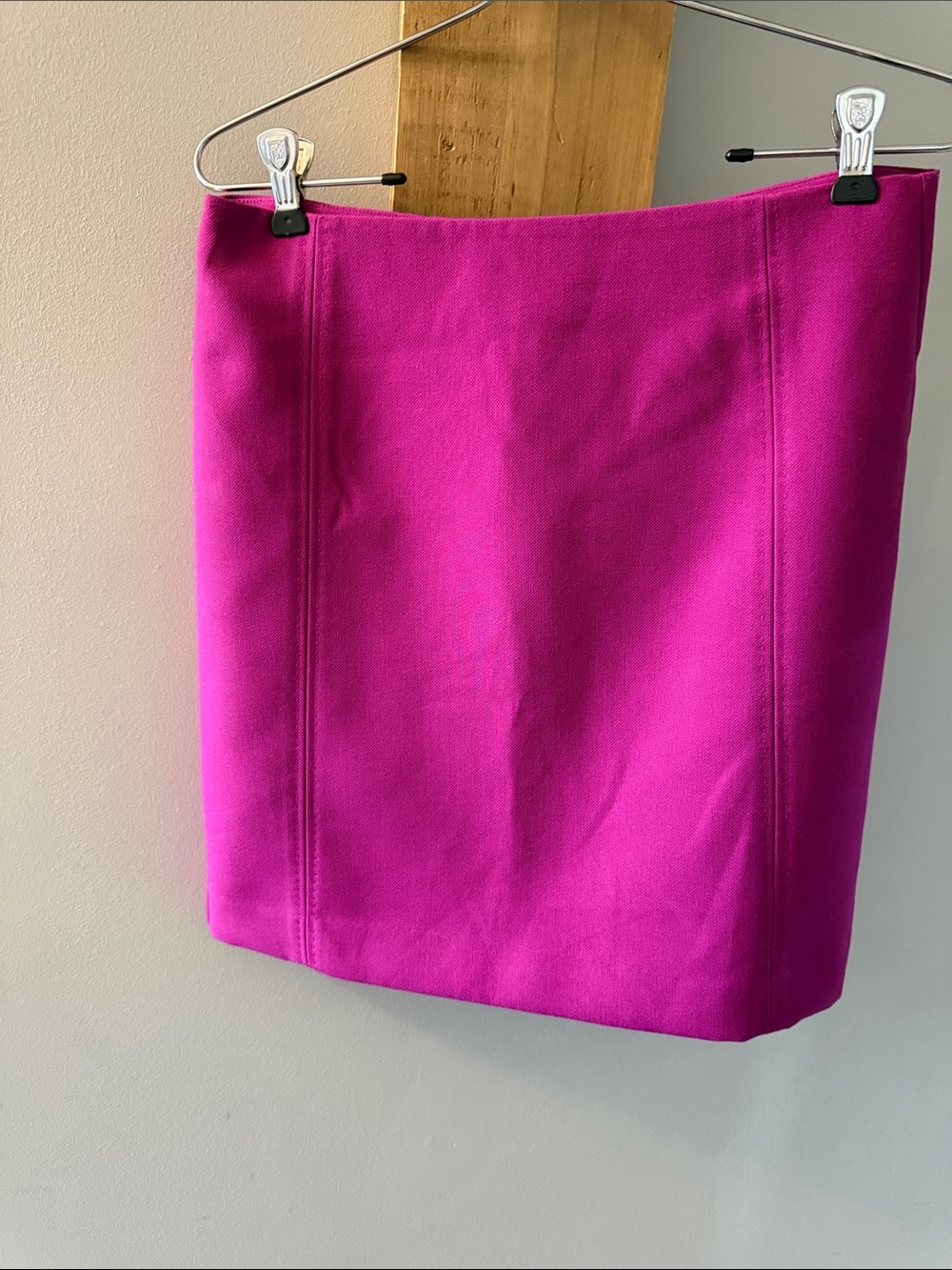 LOFT Bright Fuchsia Mini Skirt, size 2/30” w